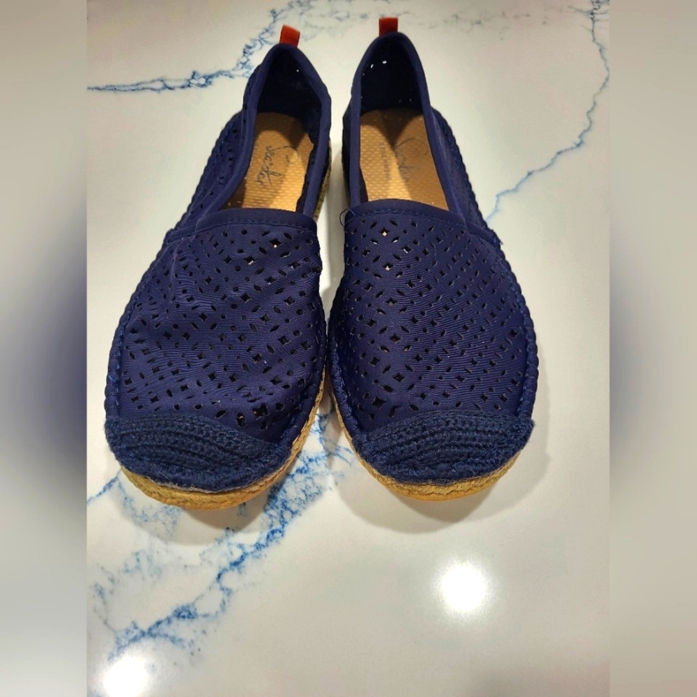Women’s Navy-Sea Star Beachwear slip on beach or boating shoes. Sz. US9W